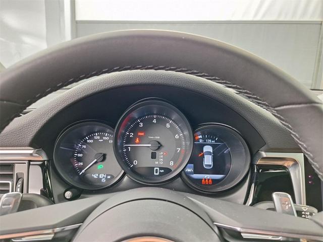2023 Porsche Macan T